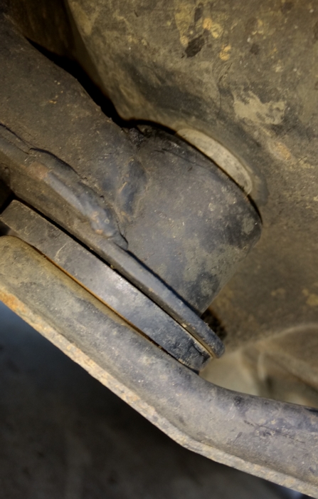 Name: 01_Old_Rear_Bushing_zps8lufxjx6.jpg Views: 731 Size: 230.4 KB