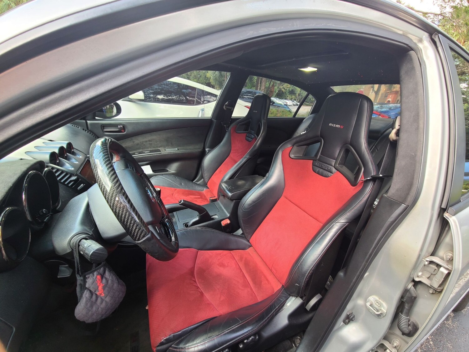 2005-2006 Nissan Altima SE-R with 2017 370Z Nismo Front Seat Swap