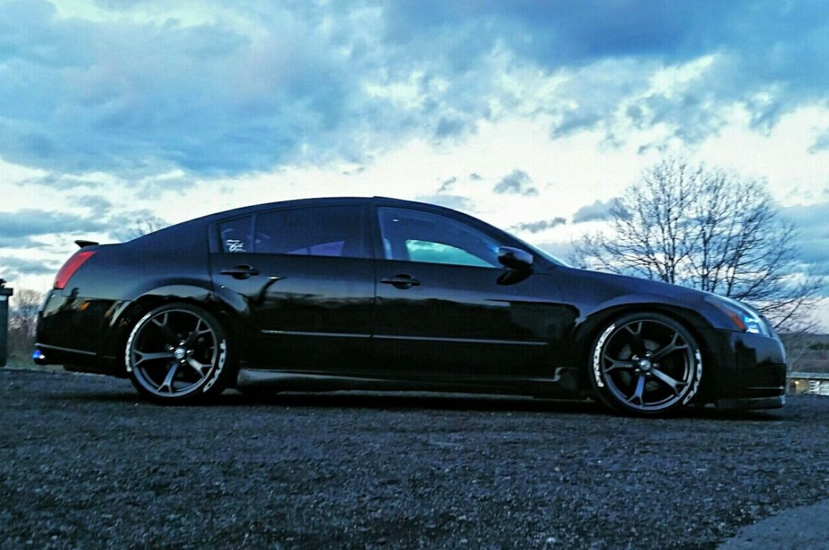 Patrick Marcello's 2007 Bagged and Modded 6thgen Nissan Maxima